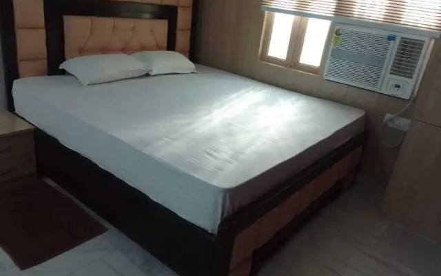 Banaras Home Stay By GRB