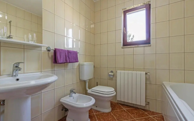 Amazing Home in Bale With Wifi and 4 Bedrooms