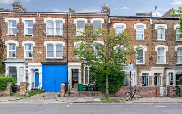 Peaceful Crouch Hill Flat by MoreThanStays