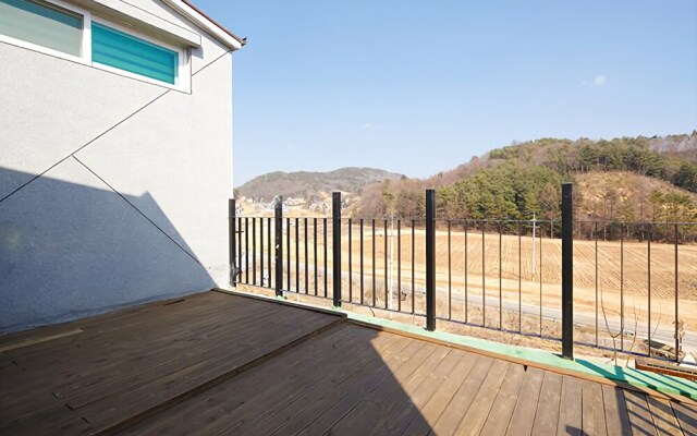 Pyeongchang Daegwallyeong Modern Ville Pension