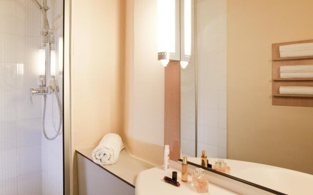 Mercure Paris Butte Montmartre Basilique