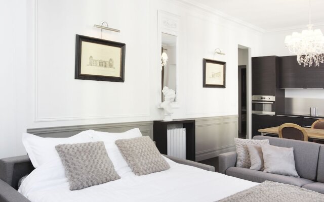 Luxury 3BDR Le Louvre I by Livinparis