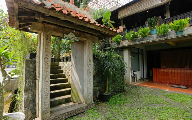 RedDoorz @ Sersan Bajuri