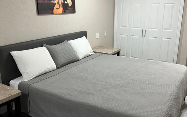 Executive Inn & Suites