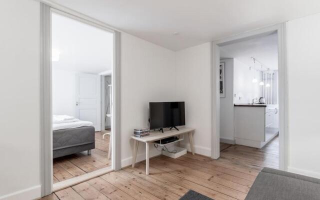 ★Apt. Centrum of CPH, 50M to Metro, w. Balcony!★