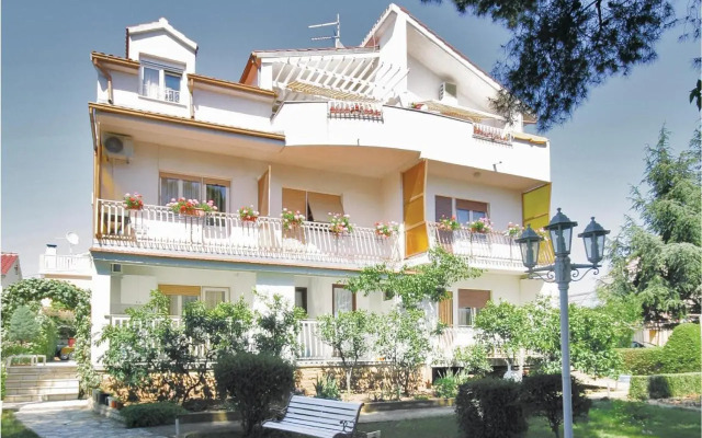 Three-Bedroom Apartment in Brodarica