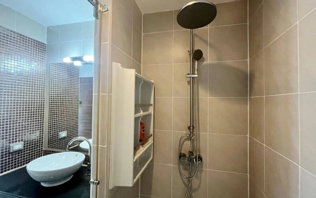 Large 1 Bedroom1 Bathroom 1 km Walking to Patong