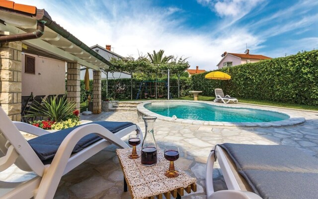 Stunning Home in Pula With Wifi and 4 Bedrooms