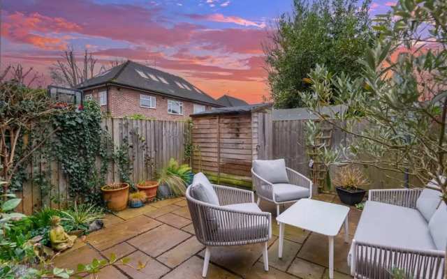 2 Bedroom Apartment - 200m From Richmond Park