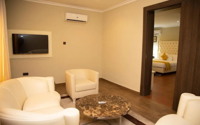 Oak Haven Hotel And Suites