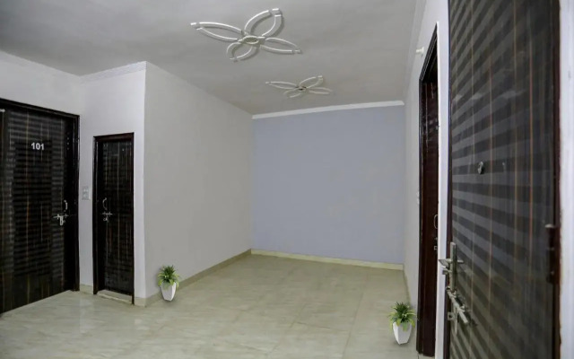 Oyo Flagship 703376 Mk Residency