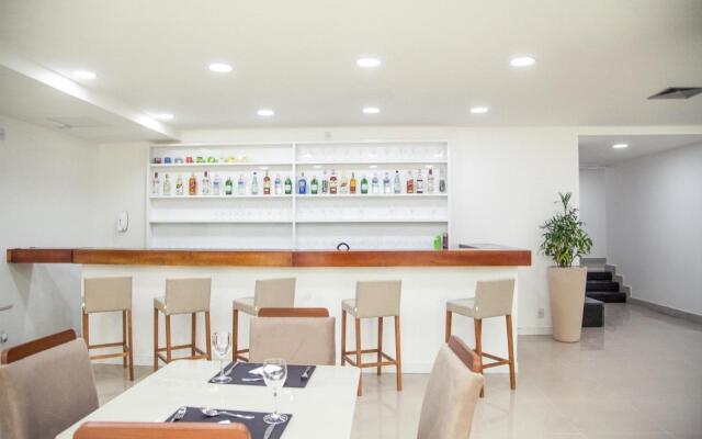 Americas Townhouse Hotel