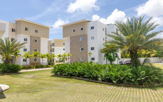 Unique Modern Condo with Beach Access
