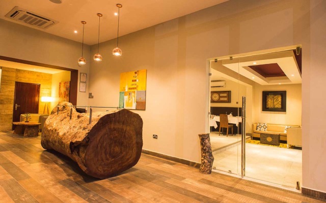 Earl Heights Suites Hotel