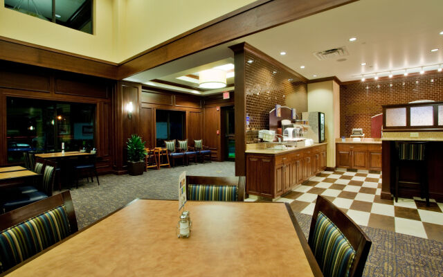 Holiday Inn Express & Suites Wilmington-Newark