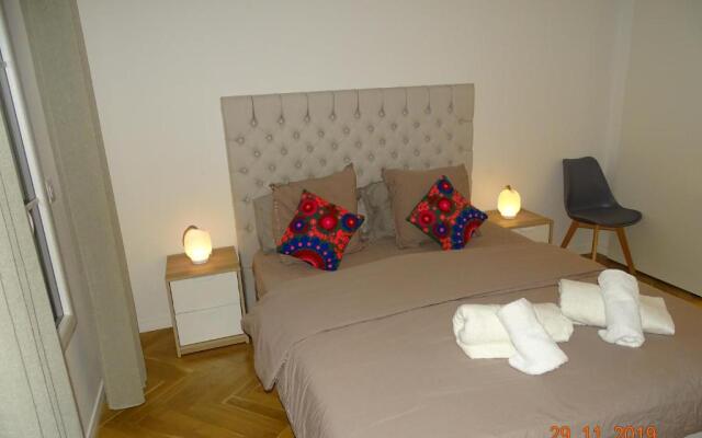 Victoria Family House Disneyland Paris