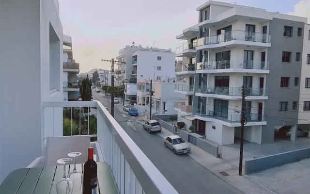 83 Lim3 - Stay Sunlit Apartment