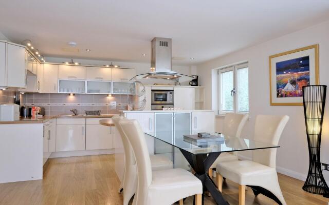 Deluxe and Secure Apartment Close to Aberdeen City Centre