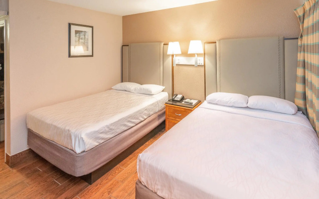 Econo Lodge Inn & Suites Yuma