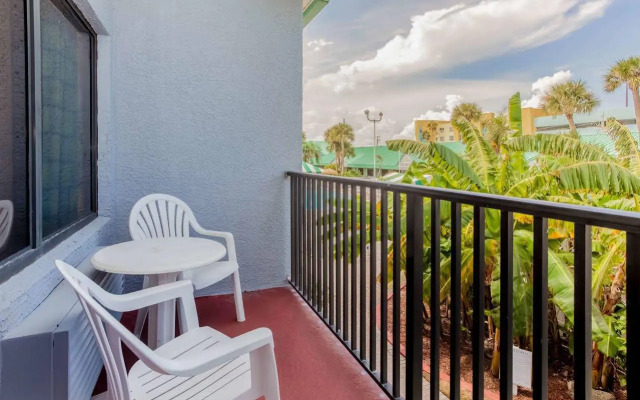 Beachside Hotel & Suites
