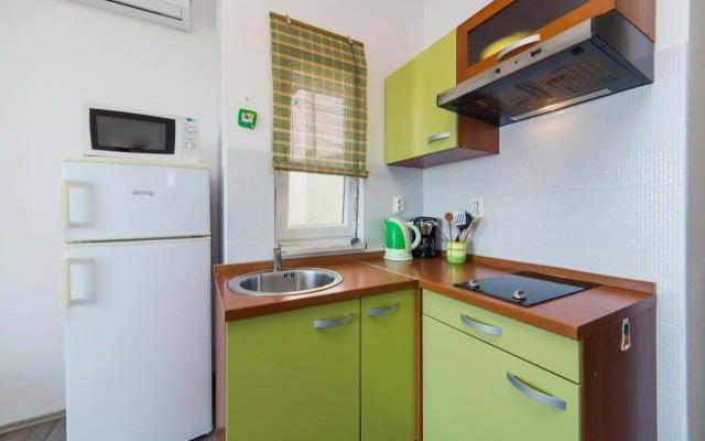 Apartments by the sea Brist, Makarska - 11078