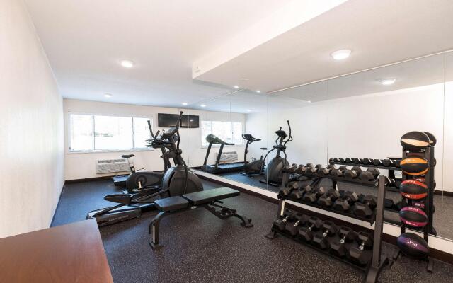 Red Roof PLUS+ Poughkeepsie