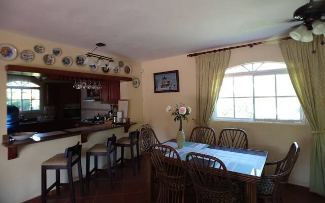 Great Privacy 3 Bedroom Villa Near the Beach