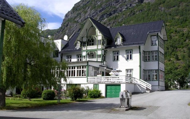 Hjelle Hotel