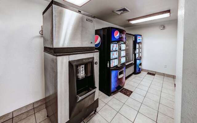 Motel 6 Niantic, CT - New London