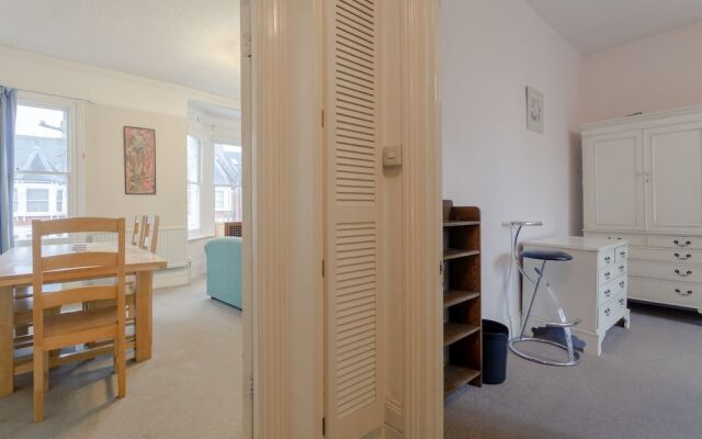 Lovely, Bright 3 Bed with Large Bedrooms