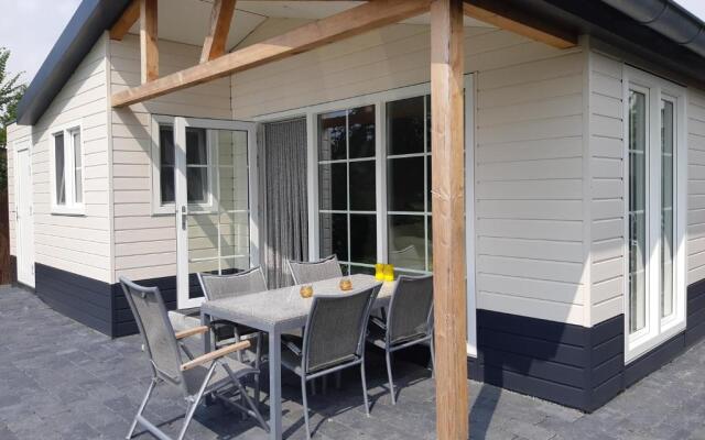 Nieuwe Beachbungalow aan IJsselmeer 39 24