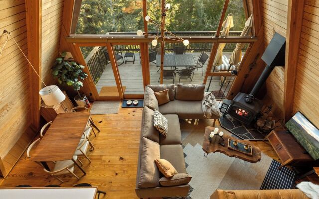 The Tranquil Pines A-frame Cabin Spectacular Views!