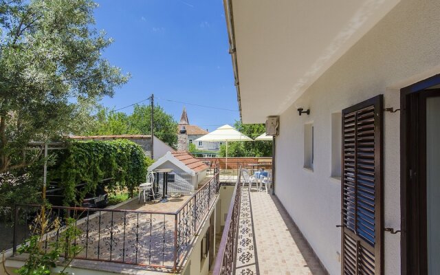 Apartments and Rooms Iva