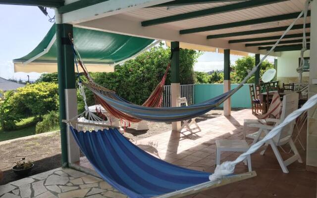 Maison de 4 chambres a Saint Francois a 300 m de la plage avec vue sur la mer piscine privee et jardin clos