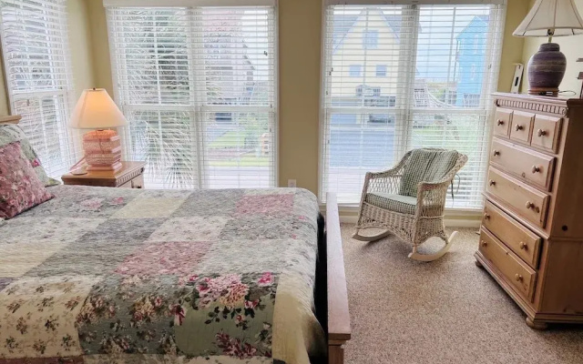 Le Tournesol 4 Bedroom Home by RedAwning