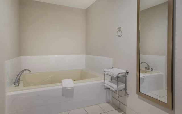 Clarion Pointe Harrodsburg-Danville