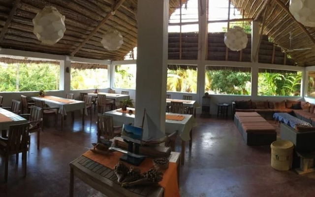 Moheli Laka Lodge