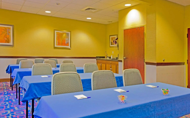 Holiday Inn Express & Suites Nearest Universal Orlando by IHG