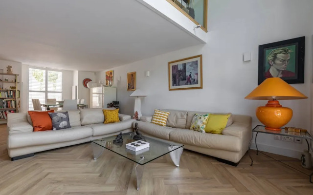 West Heath Road by Onefinestay