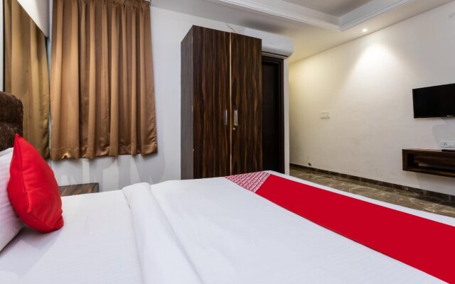 OYO 15800 Jaanie's Residency