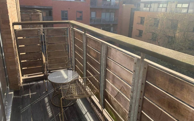 Central Liverpool Apartment-sleeps 6-free Parking