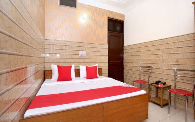 OYO 12967 Hotel Simran
