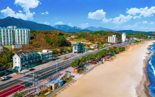 Yangyang Haettuneonchangmoon Pension