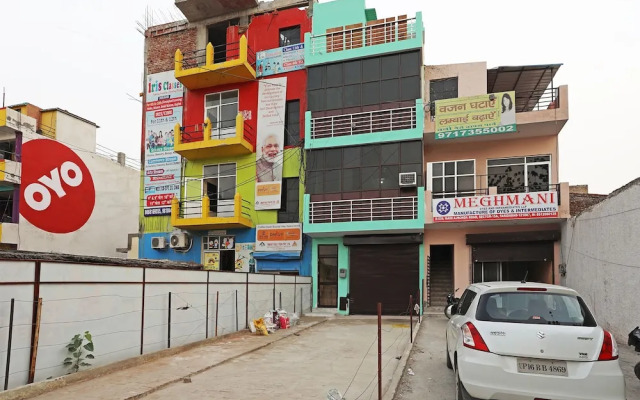 OYO 17293 Country Residency