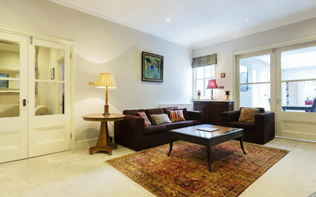 Veeve - Four Bedroom Apt. In Kensington