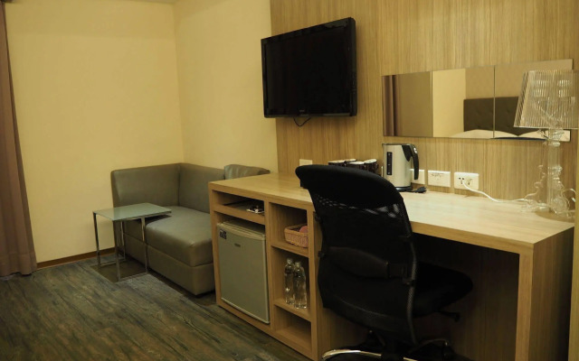 The Riverside Hotel International