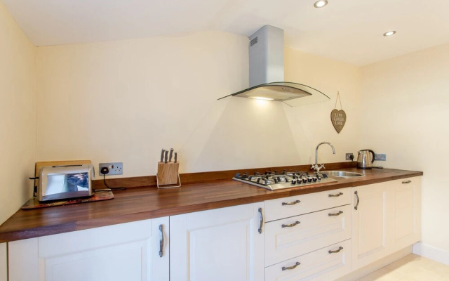 Prestigious Location - Quintessential Mews House