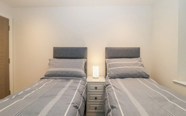 Flat 2, 38 Preston Road