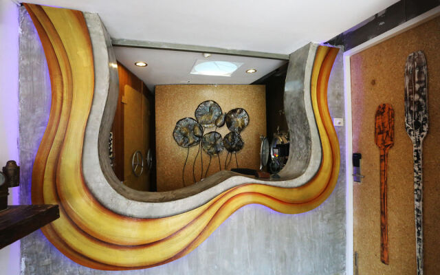 Baan Kamala Hostel and Guesthouse