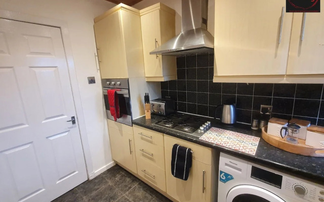 Two Bedroom Apartment by Klass Living Serviced Accommodation Airdrie - Nicol Apartment With WiFi & Parking